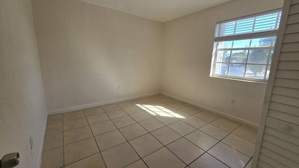 1290 Ne 142nd Street - Photo 4