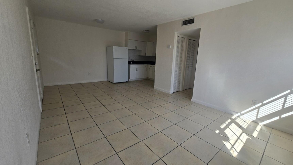 1290 Ne 142nd Street - Photo 2