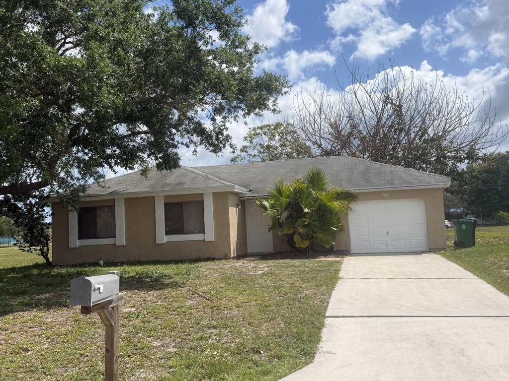 1131 Se Parrish Court - Photo 0