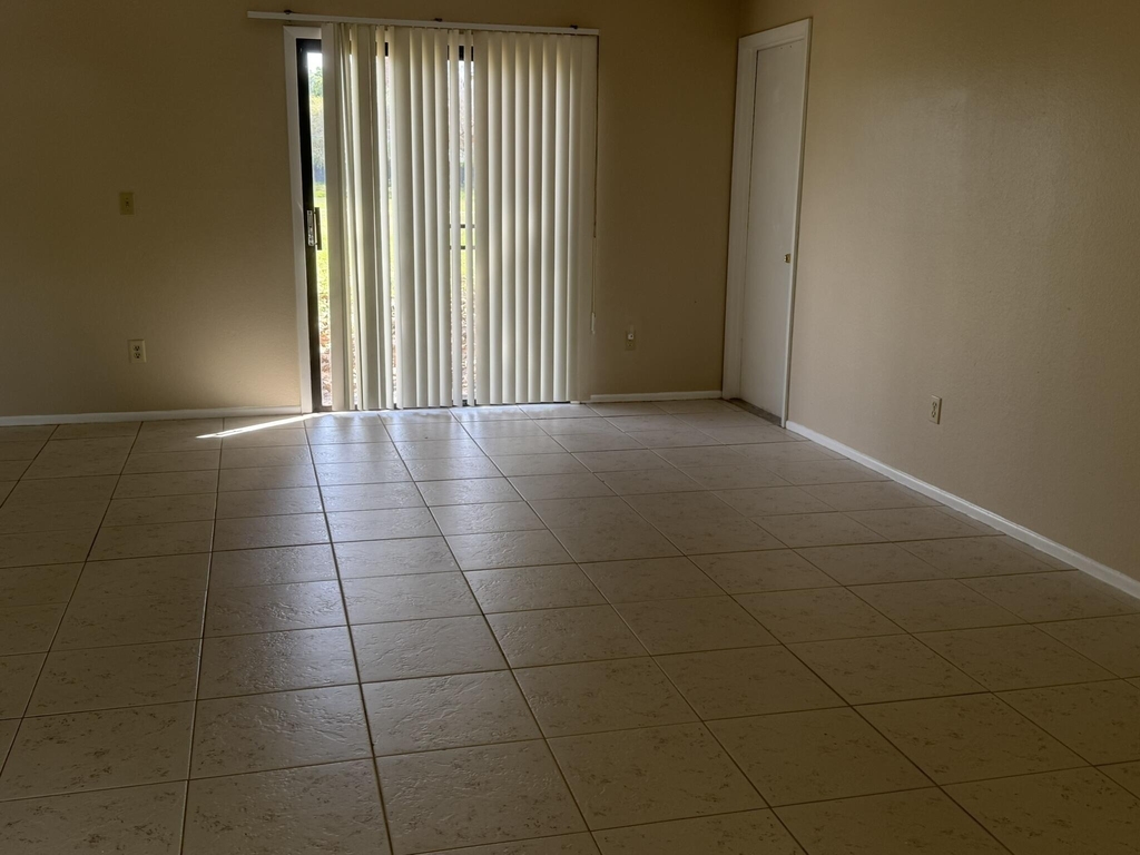 1131 Se Parrish Court - Photo 1