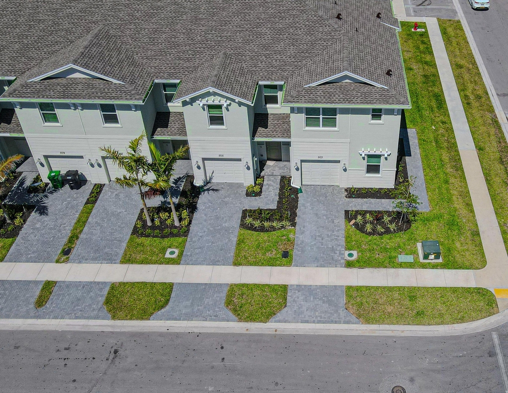 503 Se Rivergrass Street - Photo 0