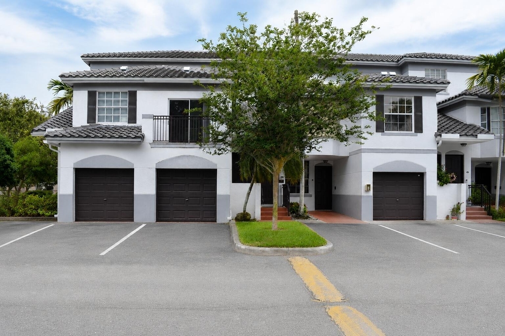 711 Sw 148th Avenue - Photo 0