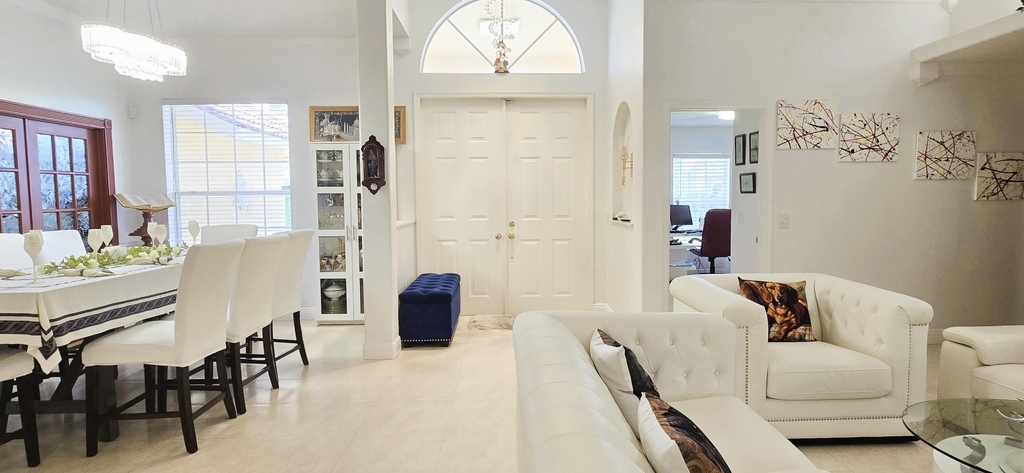 15056 Temple Boulevard - Photo 2