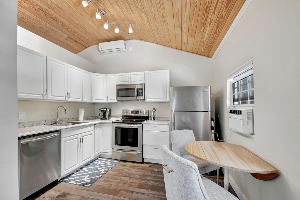 1409 Georgia Avenue - Photo 4