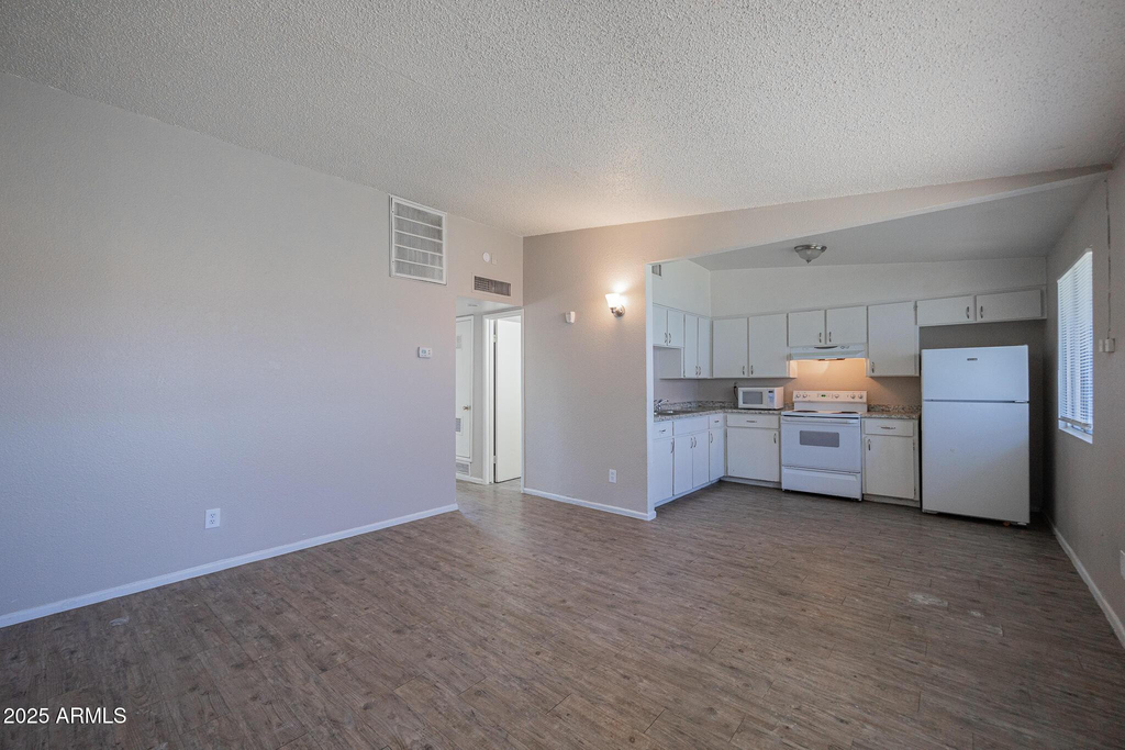 2115 W Devonshire Avenue - Photo 4