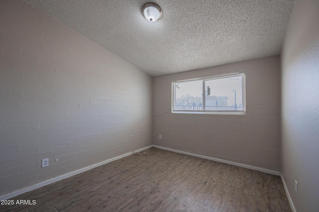 2115 W Devonshire Avenue - Photo 11
