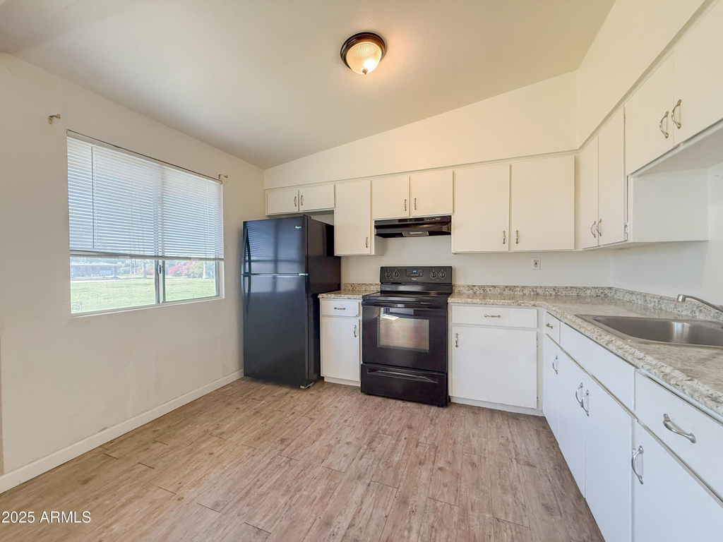 2123 W Devonshire Avenue - Photo 7