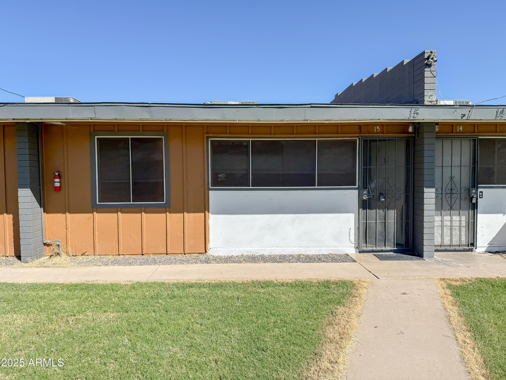 2123 W Devonshire Avenue - Photo 1