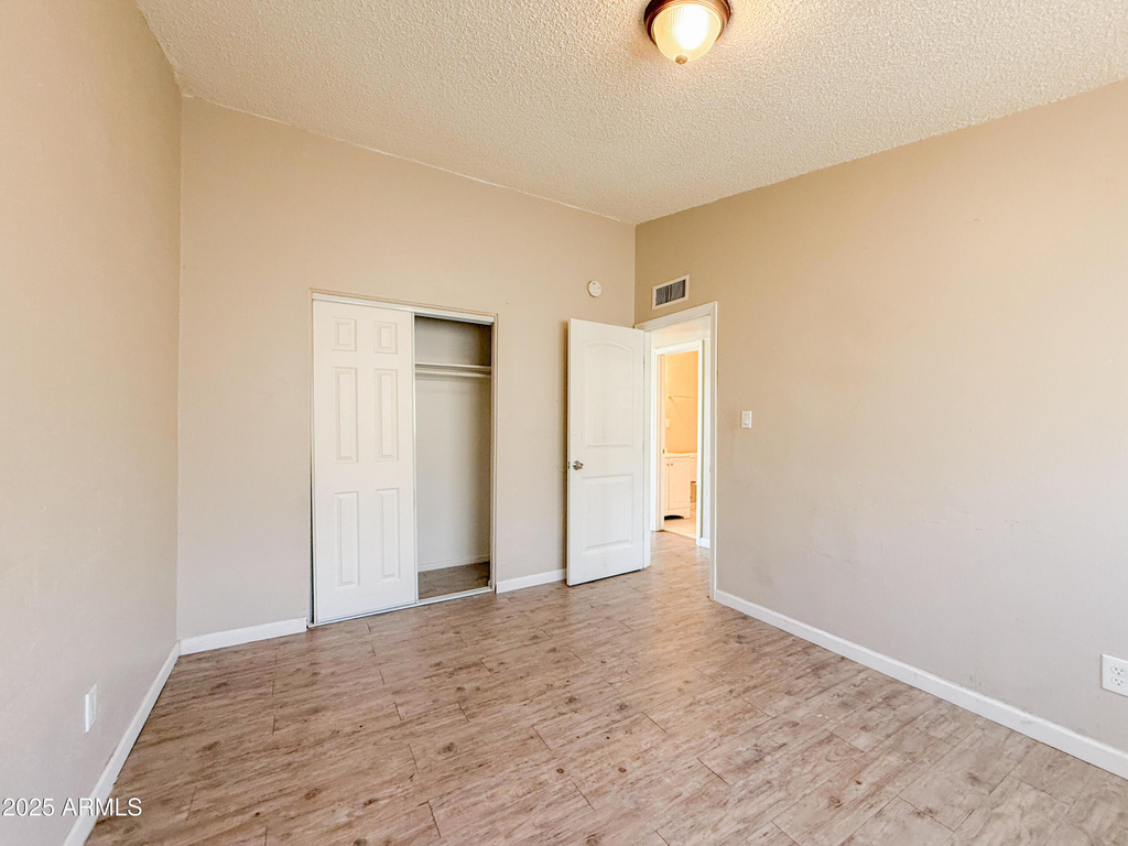 2123 W Devonshire Avenue - Photo 11