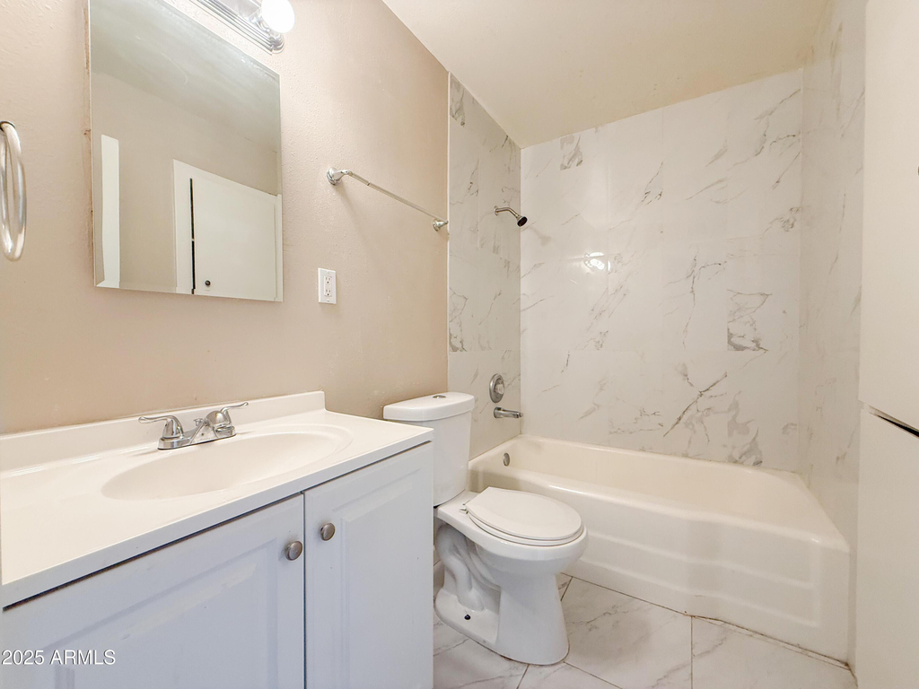 2123 W Devonshire Avenue - Photo 9