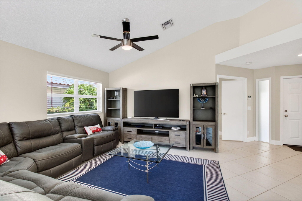 2034 Nw 52nd Street - Photo 4