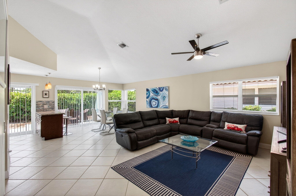 2034 Nw 52nd Street - Photo 2
