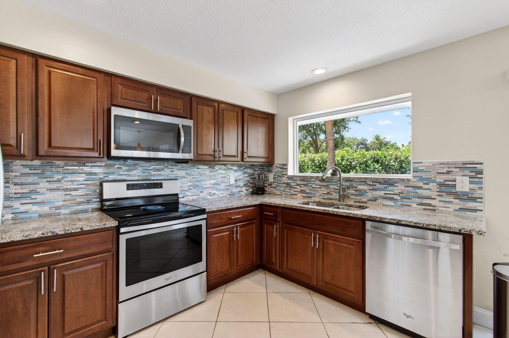 2034 Nw 52nd Street - Photo 12