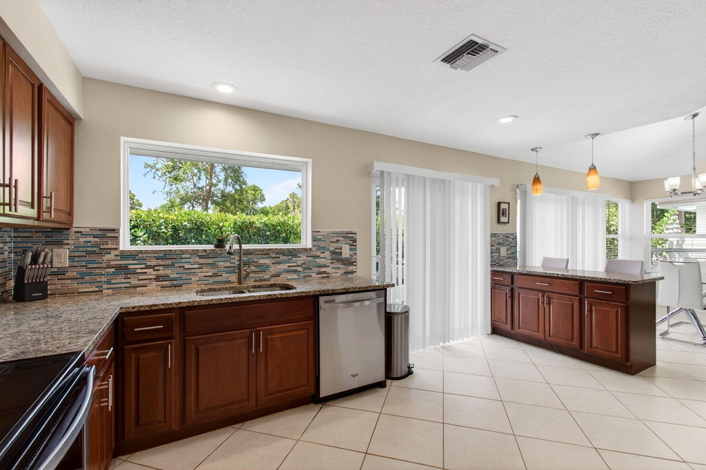 2034 Nw 52nd Street - Photo 13