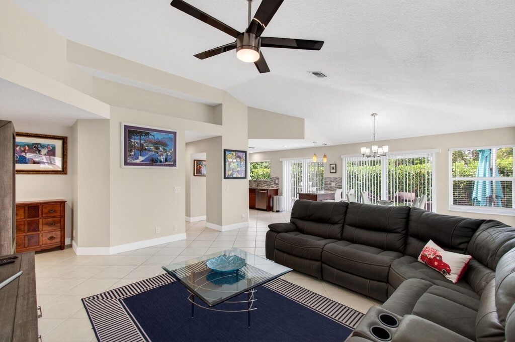 2034 Nw 52nd Street - Photo 5
