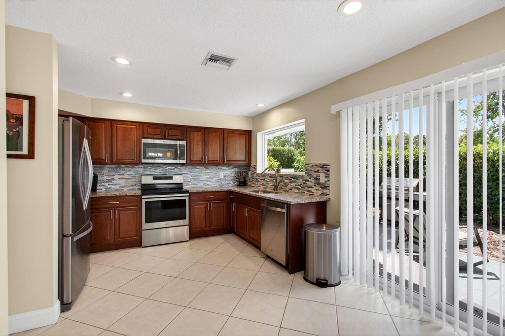 2034 Nw 52nd Street - Photo 9
