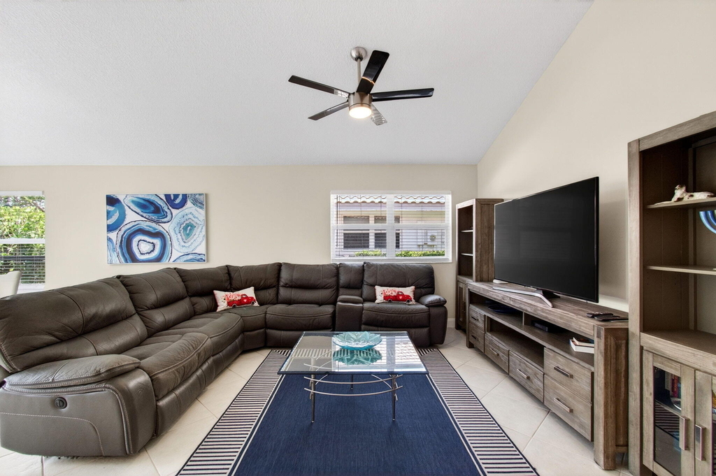 2034 Nw 52nd Street - Photo 3