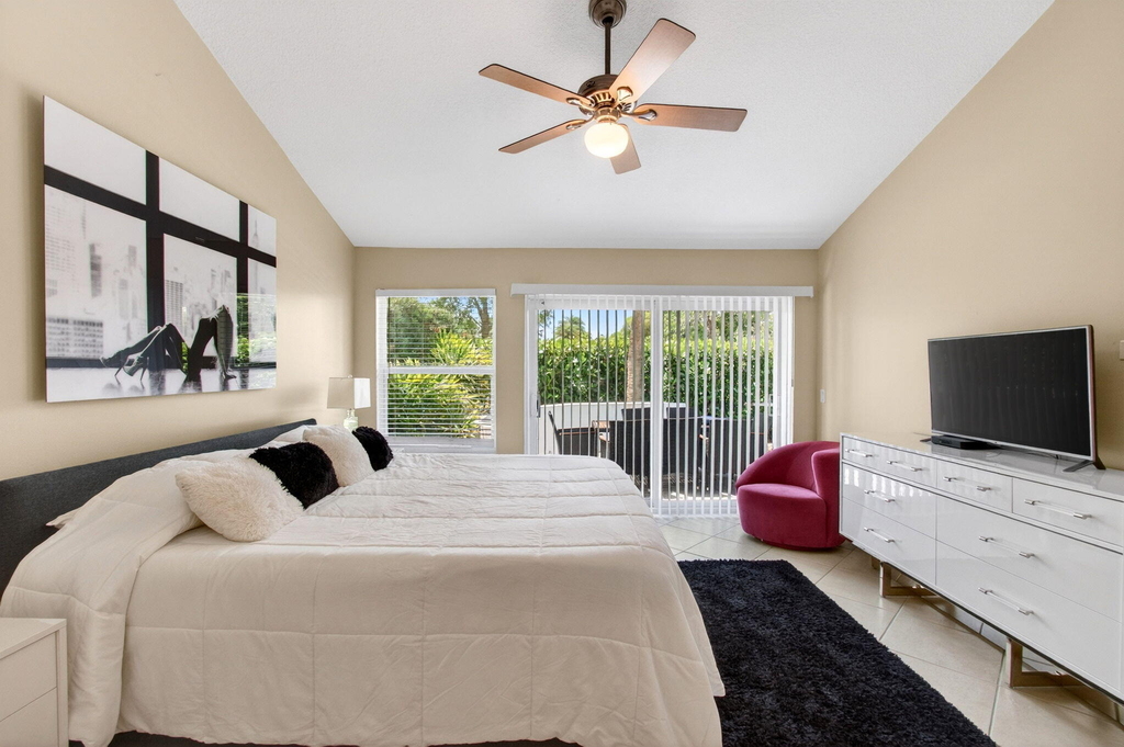 2034 Nw 52nd Street - Photo 17