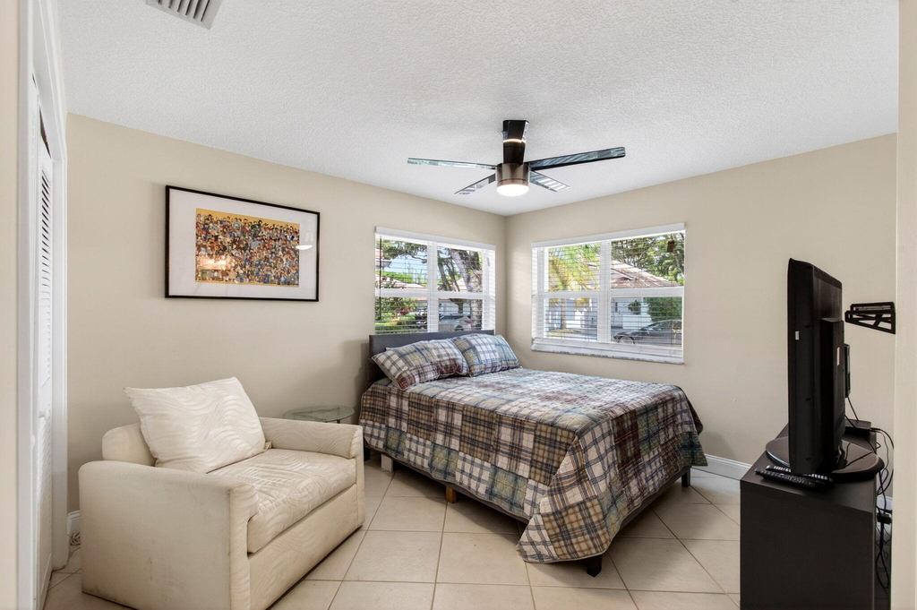 2034 Nw 52nd Street - Photo 21