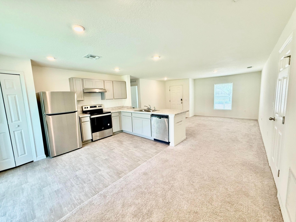 149 Sw Becker Road - Photo 2