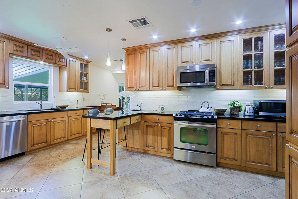 4645 E Windsor Avenue - Photo 10