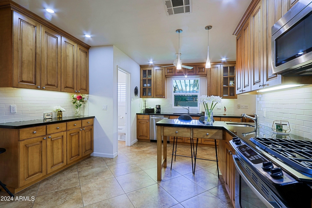 4645 E Windsor Avenue - Photo 9