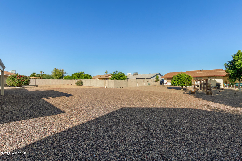 10831 W Tropicana Circle - Photo 19