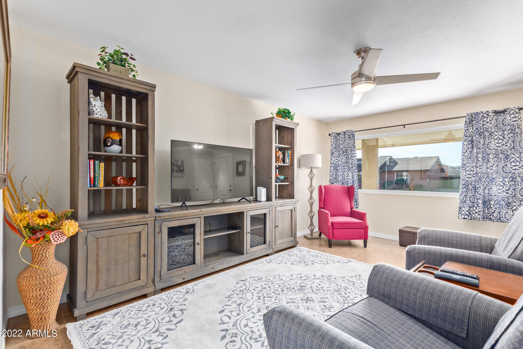10831 W Tropicana Circle - Photo 4