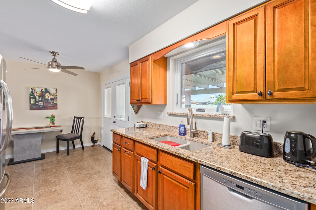 10831 W Tropicana Circle - Photo 7