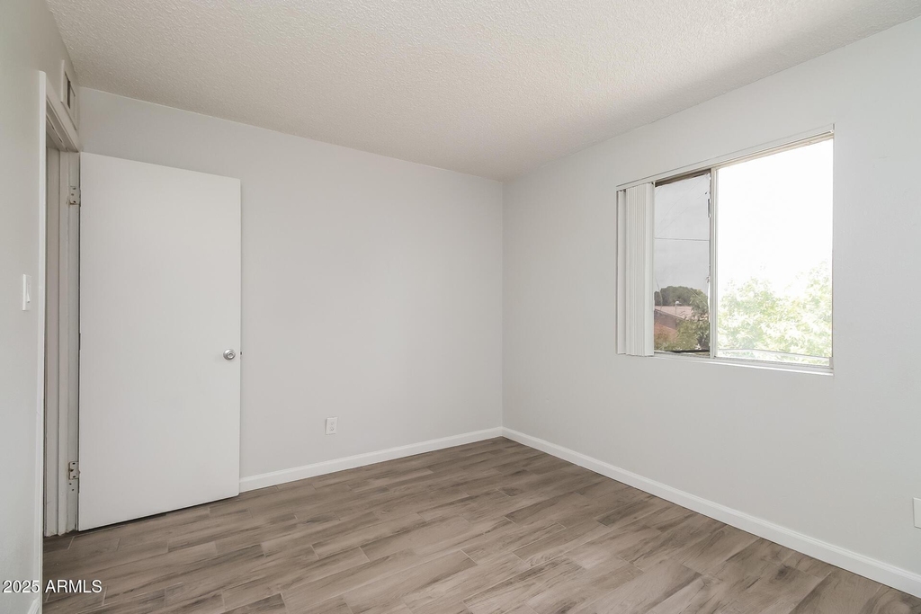 1050 W University Drive - Photo 10