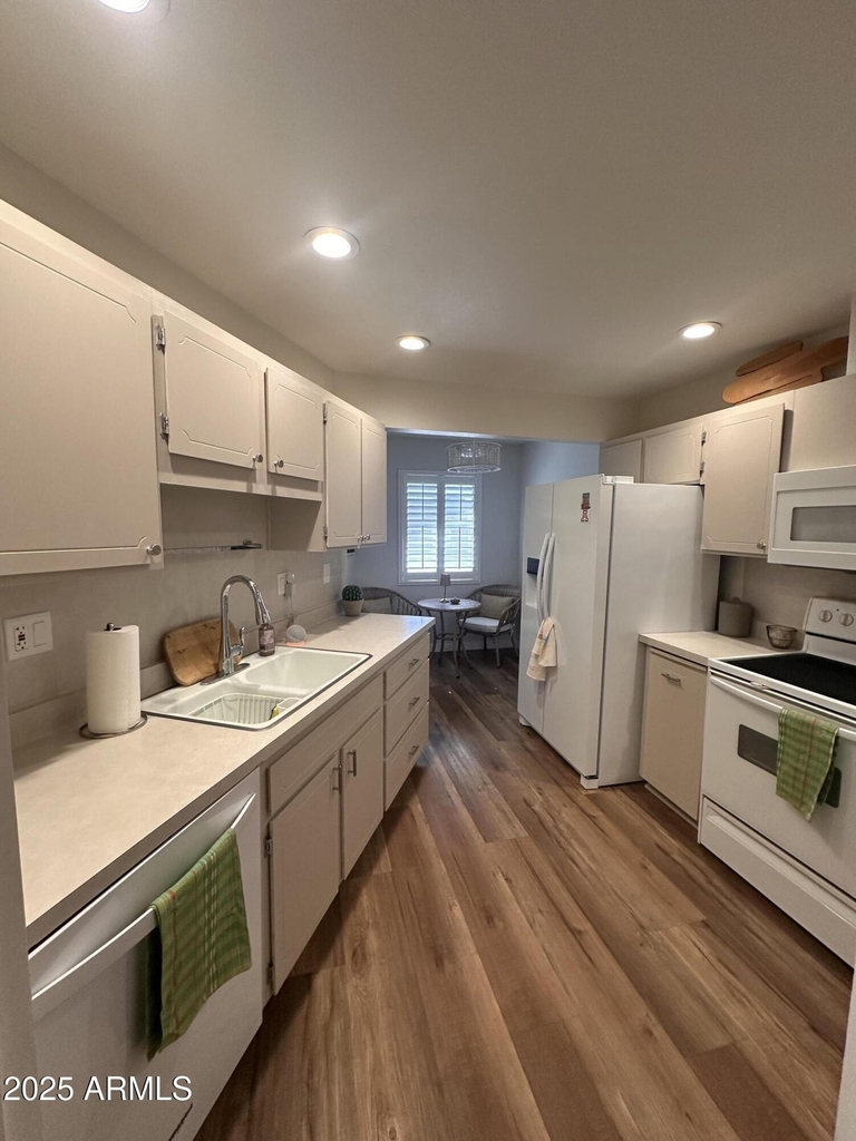 17247 N 106th Avenue - Photo 5