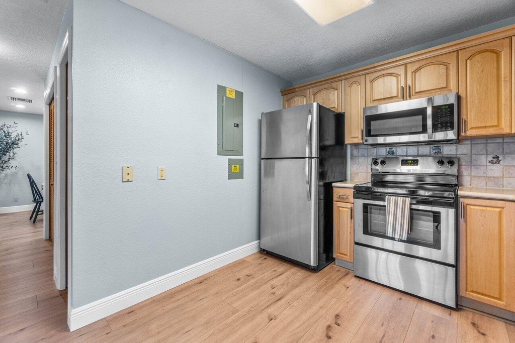 3303 Custer Avenue - Photo 21
