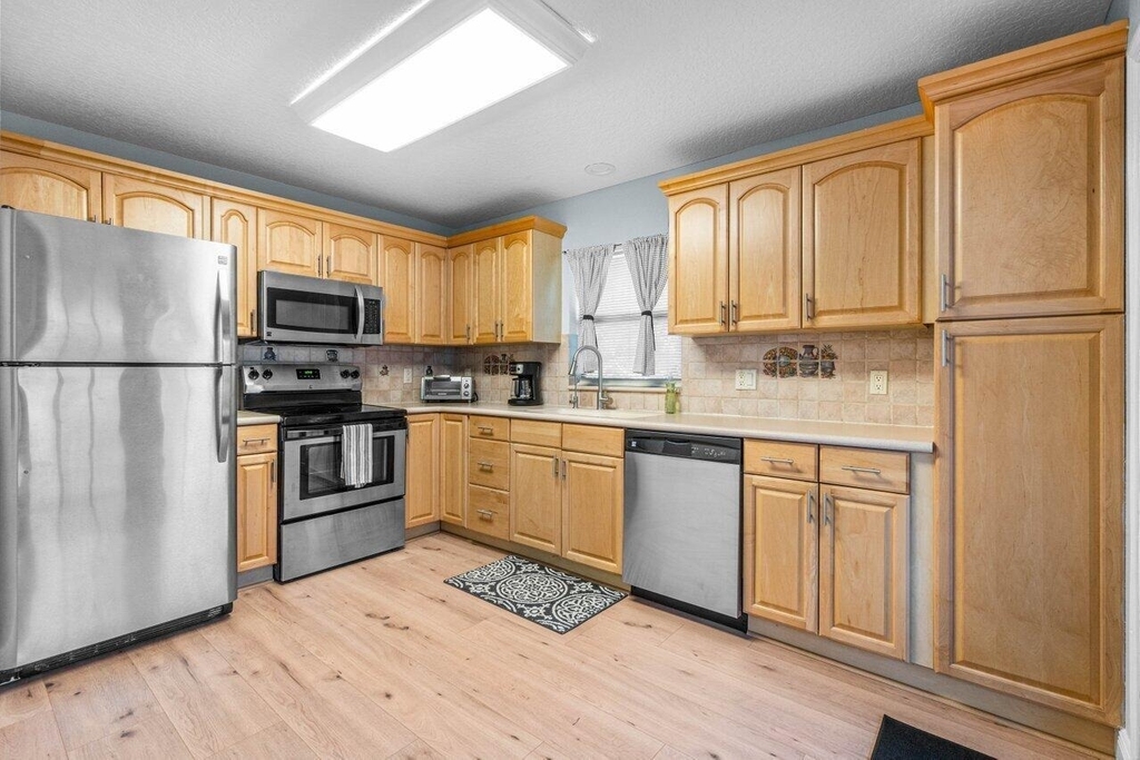 3303 Custer Avenue - Photo 2
