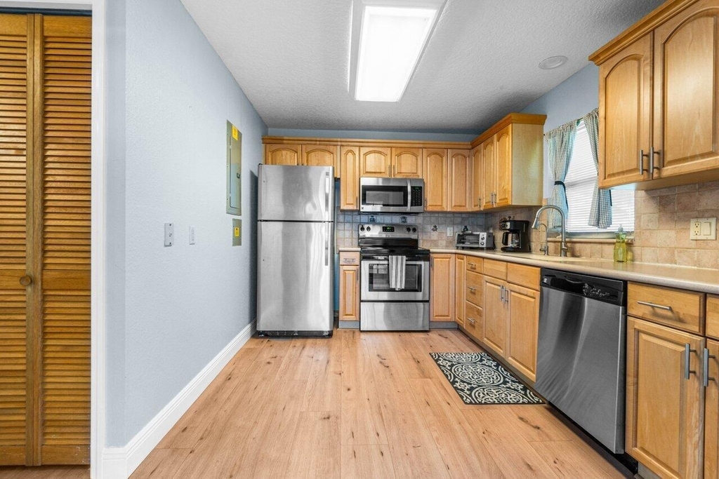 3303 Custer Avenue - Photo 22