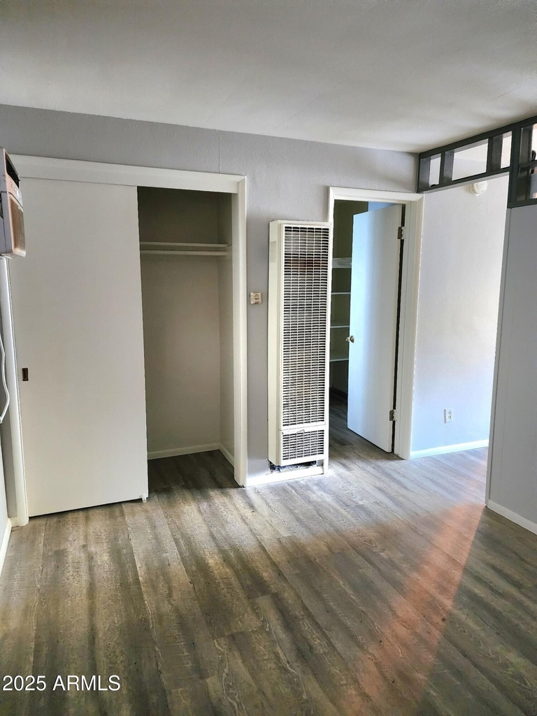 302 W Medlock Drive - Photo 2