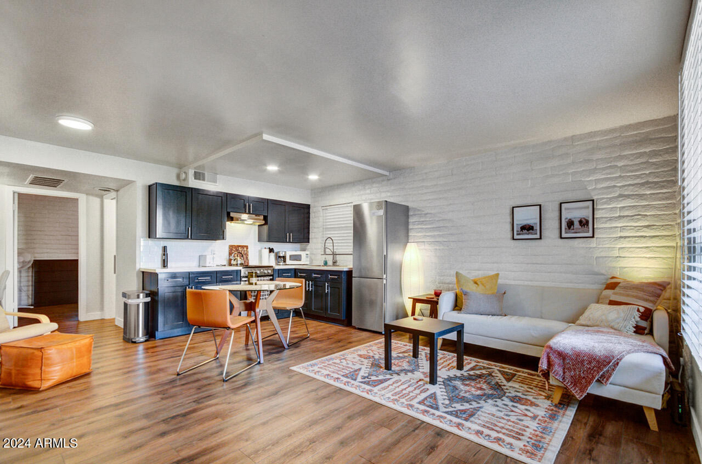 3737 E Turney Avenue - Photo 2
