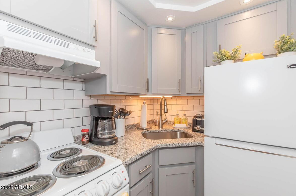 2936 E Indian School Road - Photo 2