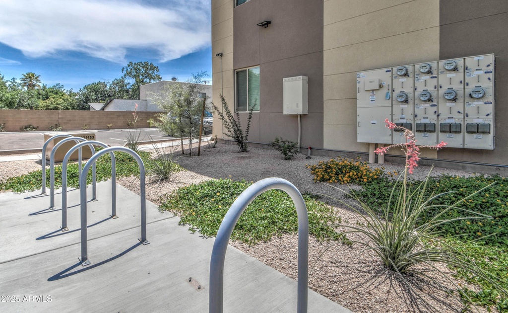 1037 S Farmer Avenue - Photo 3
