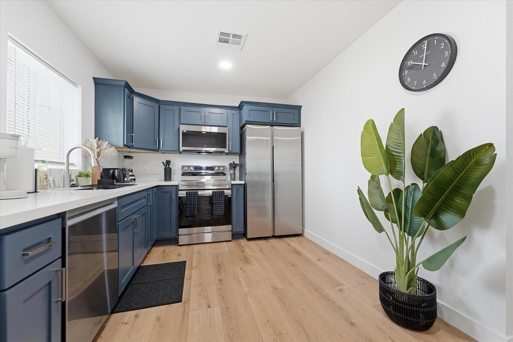 1548 N Upland Circle - Photo 2