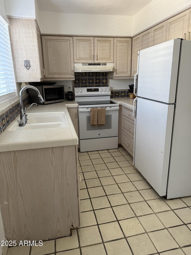 4630 N 68th Street - Photo 9