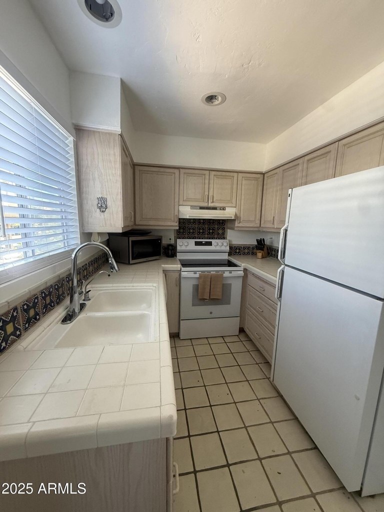 4630 N 68th Street - Photo 8