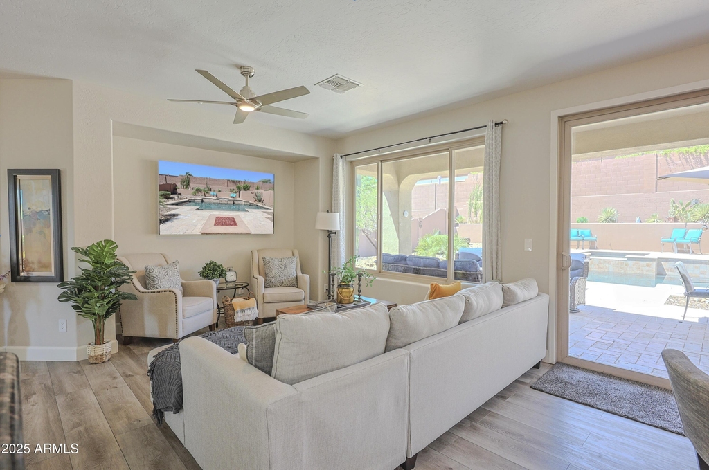 2462 W Turtle Hill Drive - Photo 2