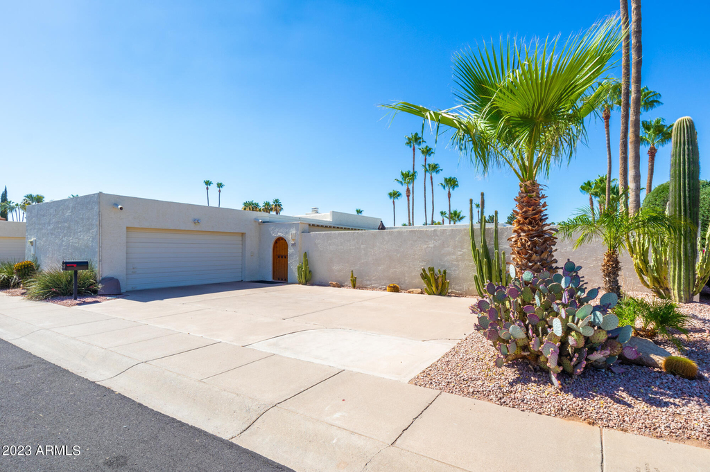 7270 E Loma Lane - Photo 0