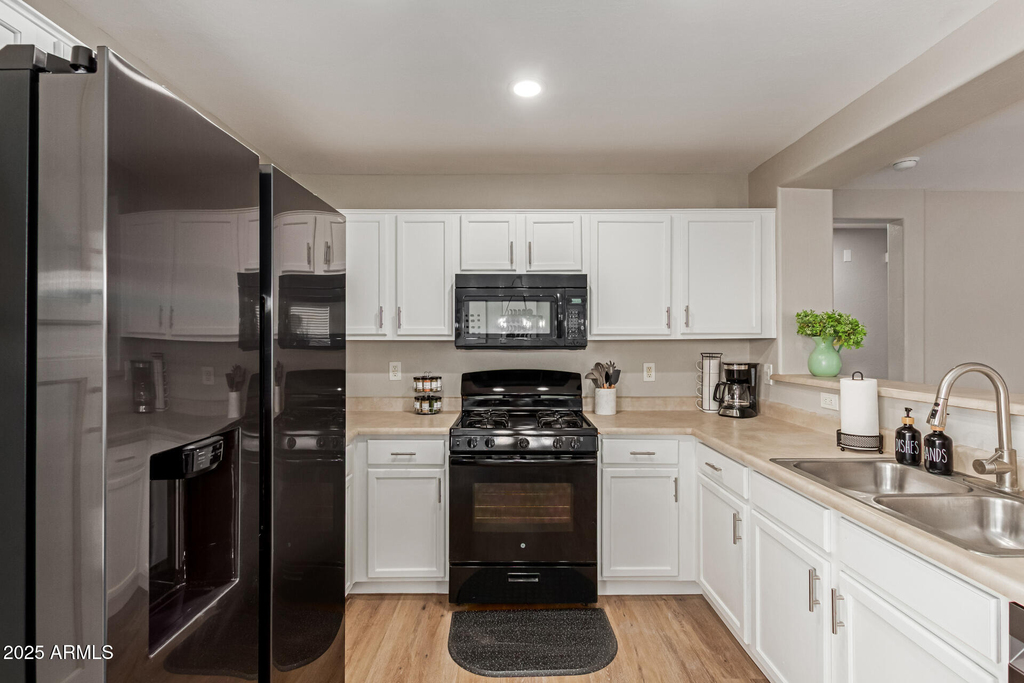 12430 W Willow Avenue - Photo 7