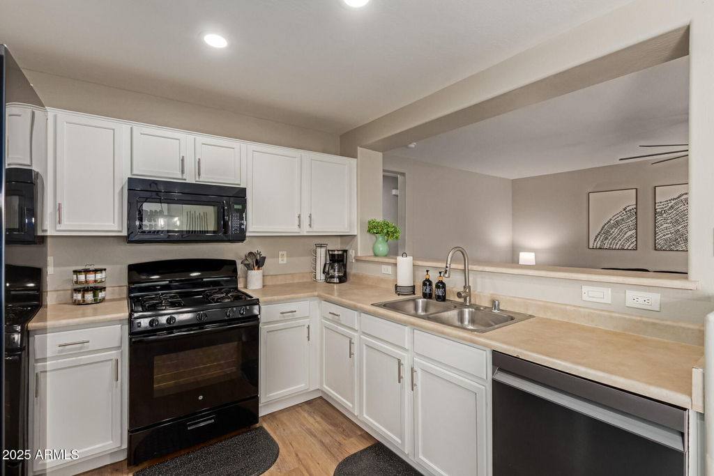 12430 W Willow Avenue - Photo 8