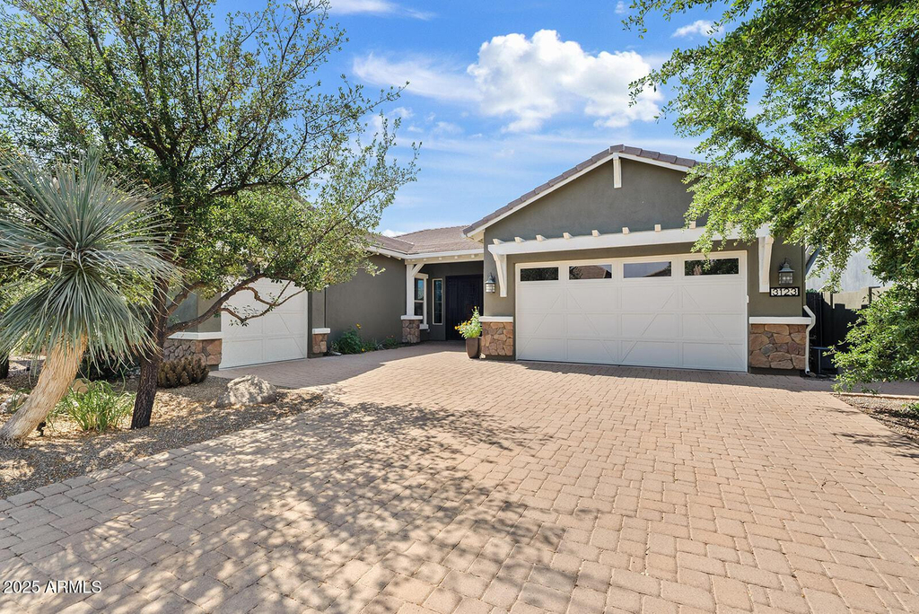 3123 E Cat Balue Drive - Photo 0
