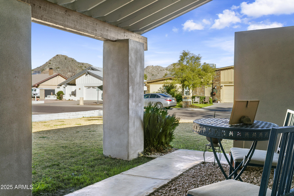 2707 E Louise Drive - Photo 2