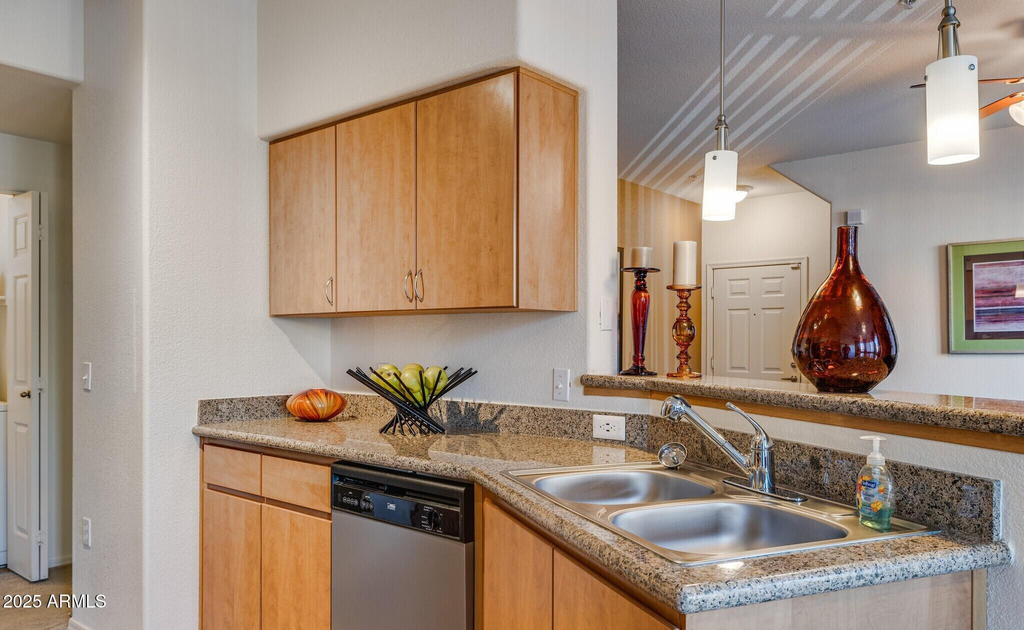 2400 N Bullard Avenue - Photo 3
