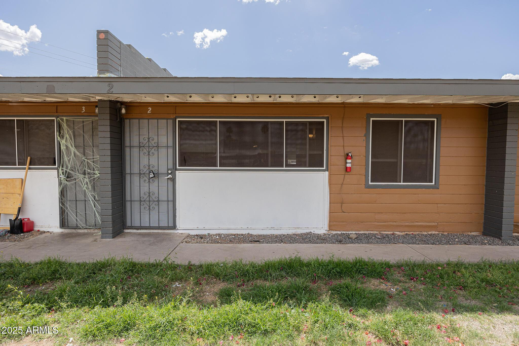 2115 W Devonshire Avenue - Photo 1