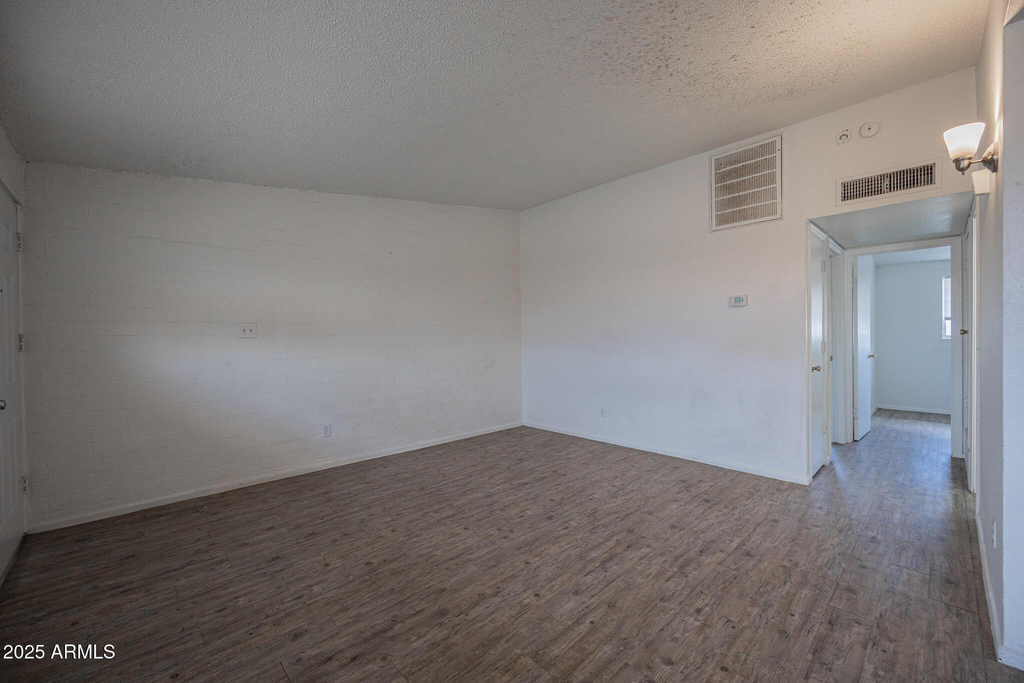 2115 W Devonshire Avenue - Photo 3